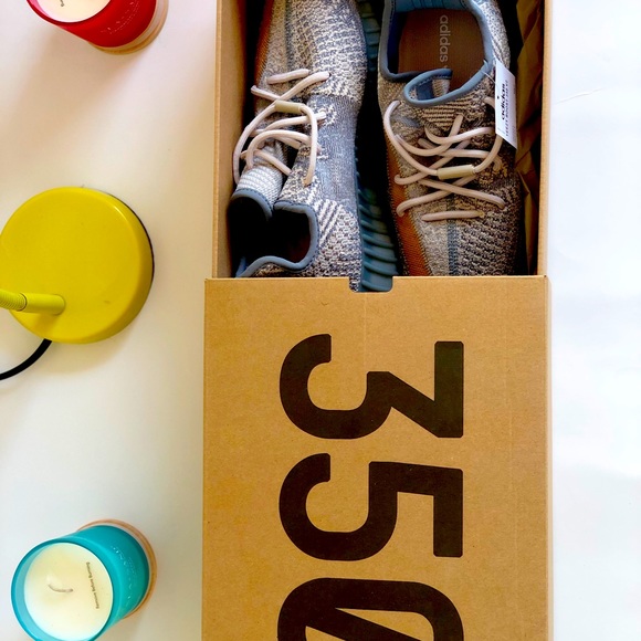 YEEZY BOOST 350 - Picture 2 of 12